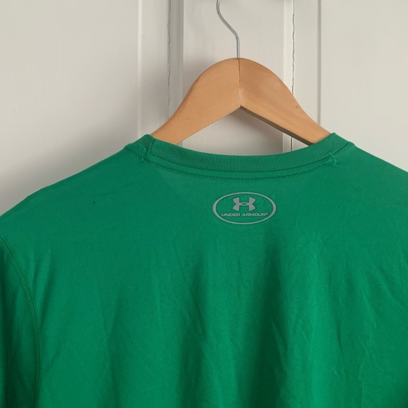 Under Armour loose fit top in dry fit fabric, great kelly green color, Size S - Picture 6 of 10
